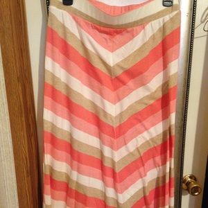 Comfortable four colored skirt.
